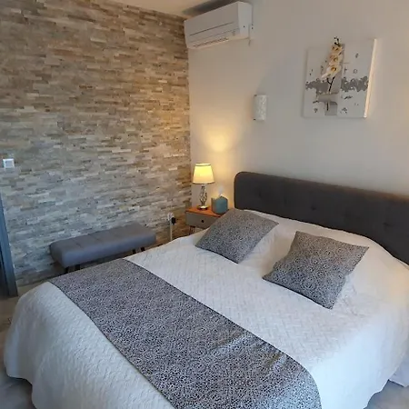 Aurelie Villa
